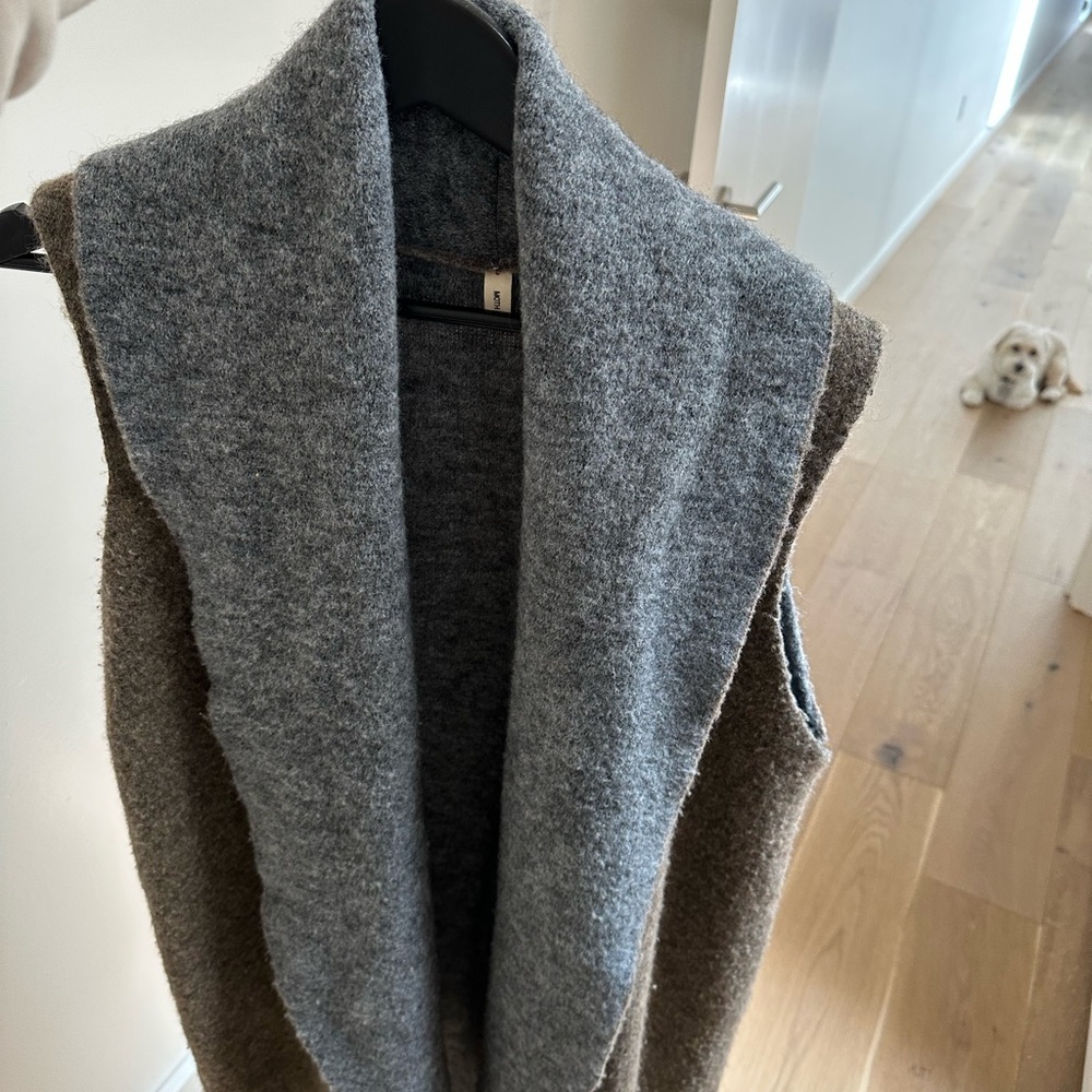 Moth vest - Picture 2 of 3